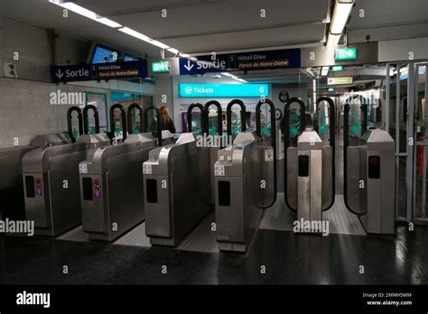 validate ticket on paris metro